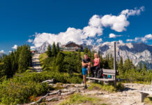 Der Bankerlweg auf der Hochwurzen: Platz nehmen und Aussicht genießen